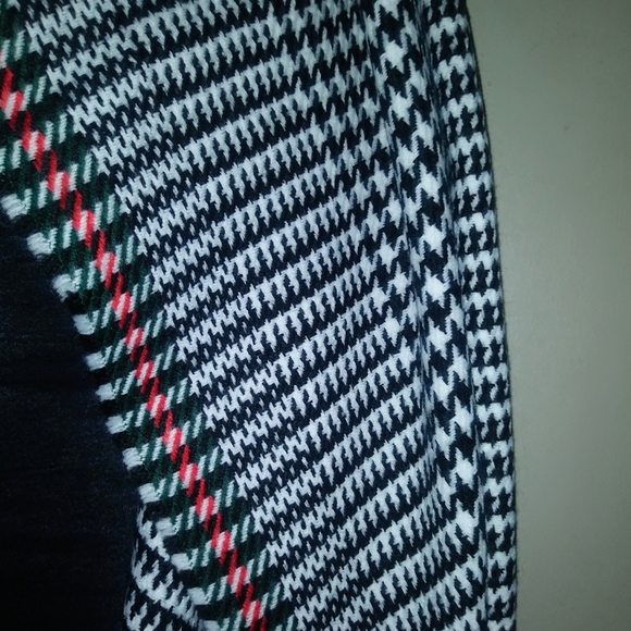 Janie Besner Scarf - Picture 5 of 7